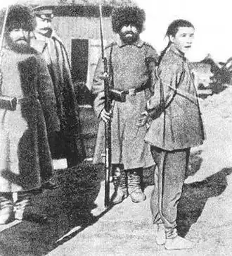 Dans les années 1900, des milliers de résidents chinois de l'ancien territoire chinois de Mandchourie extérieure sont massacrés par les forces russes.