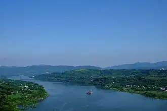 Vue sur la rivière depuis la forteresse