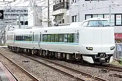 Une formation à 3 voitures (Kuroshio)