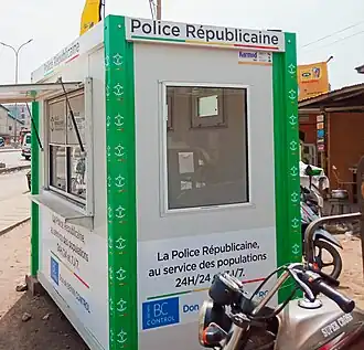 Une cabine de la Police républicaine.