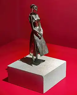 Petite paysanne, (1932-1933), argent, Museu Nacional d'Art de Catalunya .