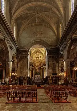 La nef et le choeur.