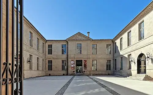 Entrée du Musée Goya depuis la cour intérieure de l'Évêché