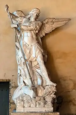 Statue de Saint Michel terrassant le démon