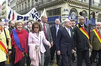 Jean Marie Le Pen et son garde du corps Thierry Legier et ses Officiers de Sécurité.