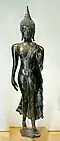 Bouddha marchant Bronze de l'école de Sukhothai XIVe&nbsp;siècle. Thaïlande actuelle