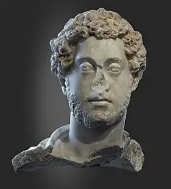 Buste cuirassé fragmentaire de Commode