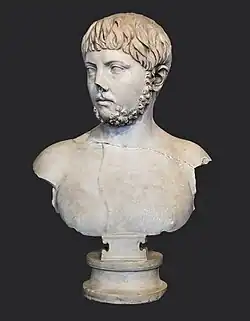 Buste de jeune homme