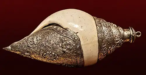 Conque 'Dung-dkar' - Coquillage et argent repoussé - Tibet, XIXe