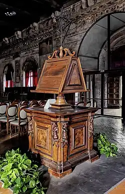 Pupitre monastique monumental en bois