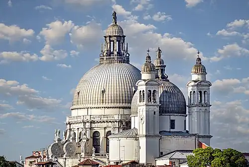 Les deux dômes et les deux campaniles