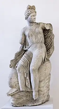 Statut de Néréide sur un dauphin