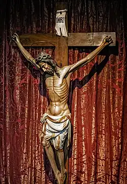Crucifix en bois polychrome du XVe siècle