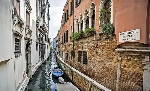 Rio di San Stae et Fondamenta Rimpeto Mocenigo vue depuis le Ponte de la Rioda