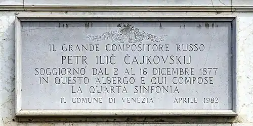 Plaque vénitienne lui rendant hommage.