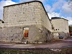 Vestiges des murailles de l'ancien château