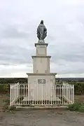 Le monument des Cossardières marquant le cinquantième anniversairede la paroisse est une statue de la Vierge en fonte posée sur un socle à trois étages entouré d'une grille