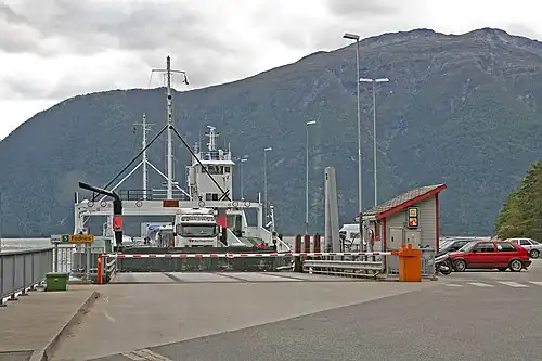 Traversier de la Rv 5 entre Mannheller et Fodnes.