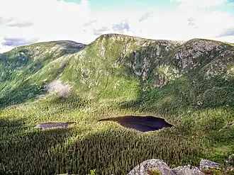 Vue du mont Xalibu depuis le mont Joseph-Fortin.