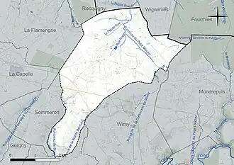 Carte en couleur présentant le réseau hydrographique de la commune
