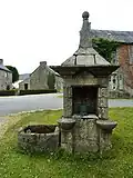Puits en granite dans le village de Kernévez.