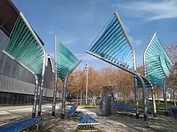 Sculptures devant le Centre de Conventions International (Centre de Convencions Internacional).