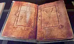 Musée de l'ancienne abbaye de Landévennec : cartulaire de Landévennec, une double page (parchemin du XIe&nbsp;siècle) 1