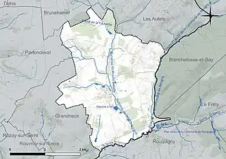 Carte en couleur présentant le réseau hydrographique de la commune