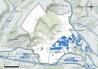 Carte en couleur présentant le réseau hydrographique de la commune