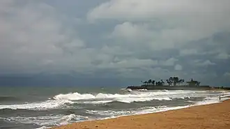 Plage de Mahabalipuram, avec le temple du rivage en arrière-plan.
