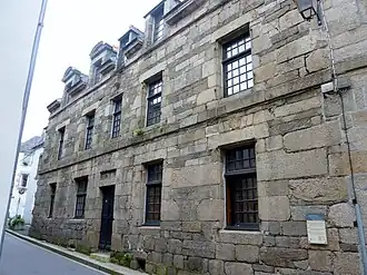L'hôtel de Kermenguy (construit au XVIIe&nbsp;siècle par la famille Henry de Kermenguy).
