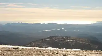 Vue sur le littoral varois depuis le sommet.