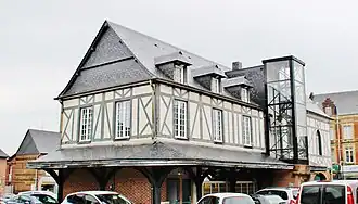 L'arrière de la mairie.