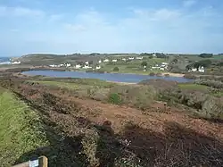 L'étang de Laoual en arrière de la Baie des Trépassés