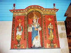 Plougastel-Daoulas : chapelle Saint-Guénolé, le retable de saint Louis, avec à sa droite sainte Gwenn.