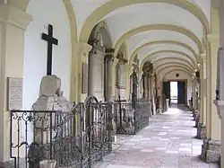 Sebastiansfriedhof, arcades de côté.