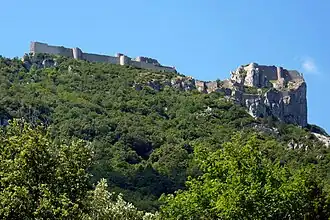 Le château vu depuis le parking d'accès.