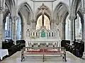 Église paroissiale du Sacré-Cœur : le chœur et le maître-autel.