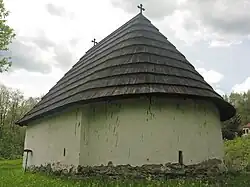 La façade est et le chevet.