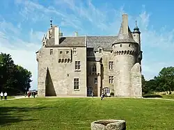 Vue sur la façade sud.