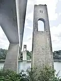 Les piles des deux ponts du Bonhomme sur la ria du Blavet.