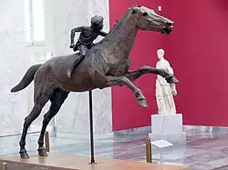 Jockey de l'Artémision. Bronze. H. 2,05 m. Début du IIe siècle (?). MNArch Athènes