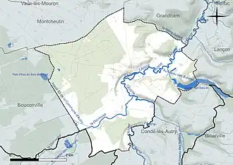 Carte en couleur présentant le réseau hydrographique de la commune