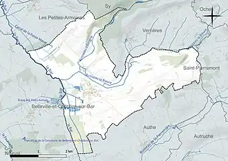 Carte en couleur présentant le réseau hydrographique de la commune