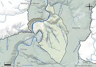 Carte en couleur présentant le réseau hydrographique de la commune