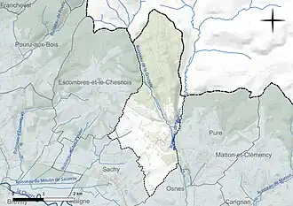 Carte en couleur présentant le réseau hydrographique de la commune