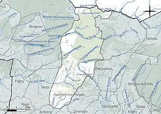 Carte en couleur présentant le réseau hydrographique de la commune