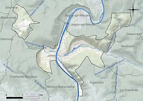 Carte en couleur présentant le réseau hydrographique de la commune