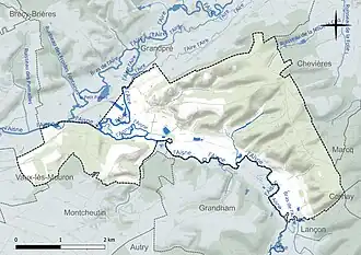 Carte en couleur présentant le réseau hydrographique de la commune