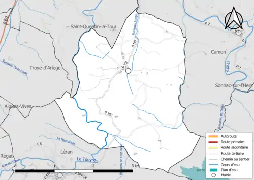 Carte en couleur présentant le réseau hydrographique de la commune